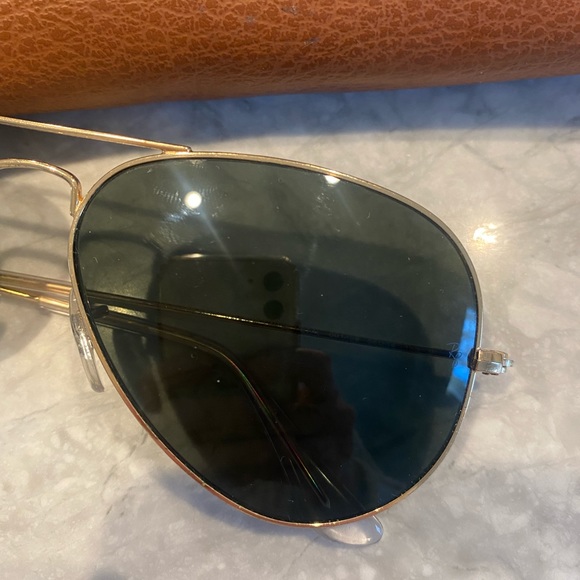 Ray Ban Polarized Aviators (Green Classic w gold frames) - Picture 4 of 5
